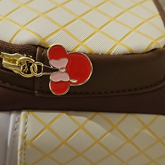 Loungefly Backpack Minnie Mouse Neopolitan Ice Cream Sundae - Picture 2 of 6